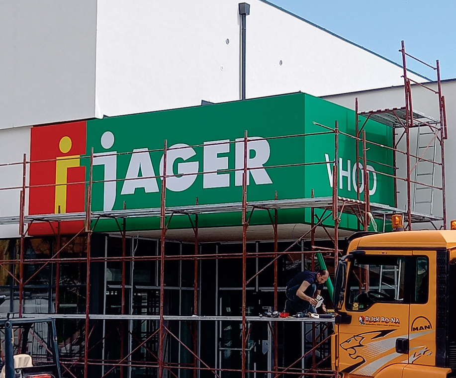 MONTAŽA-SVETLOBNE-TABLE